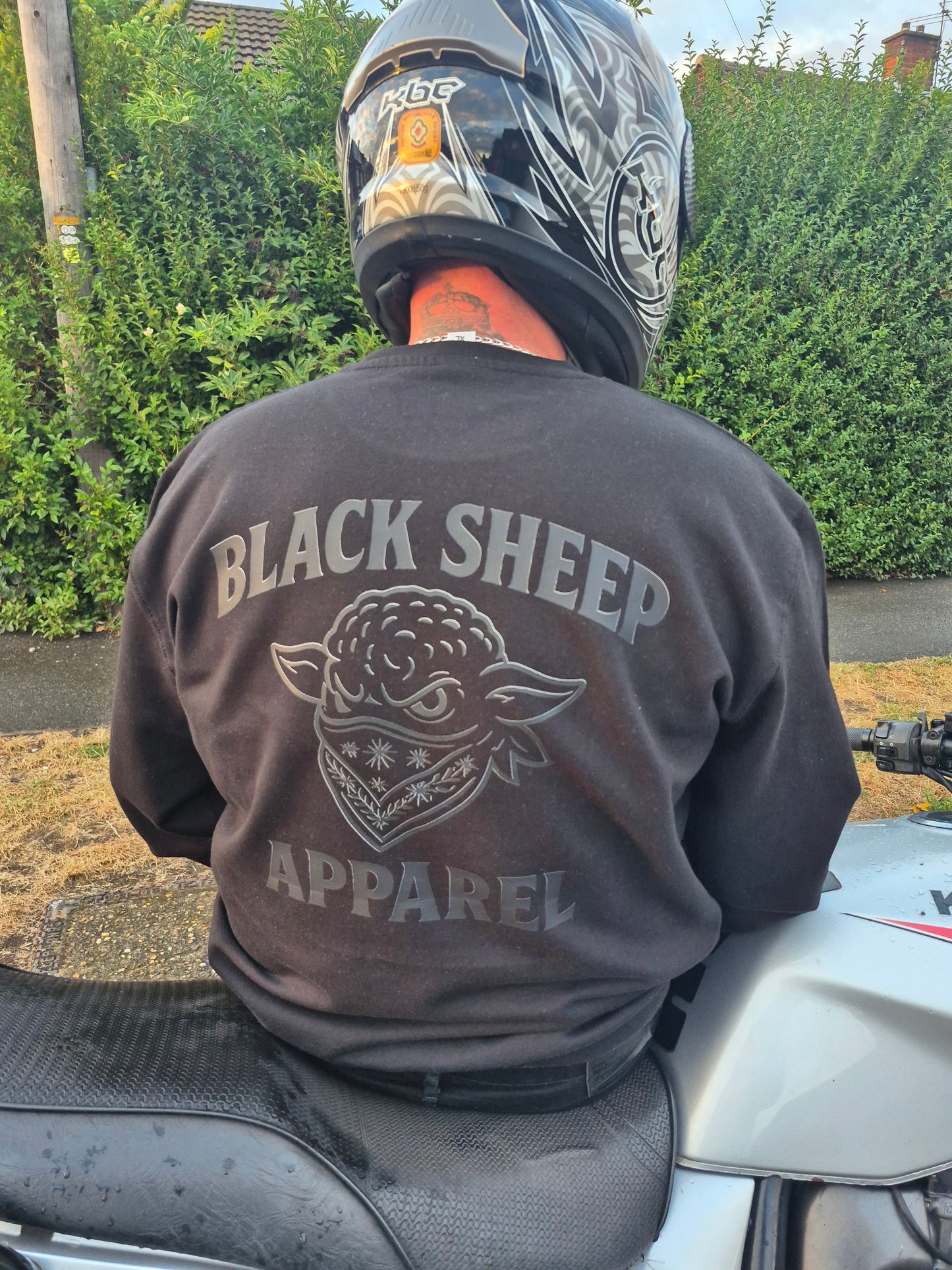 Sweatshirt black on black print